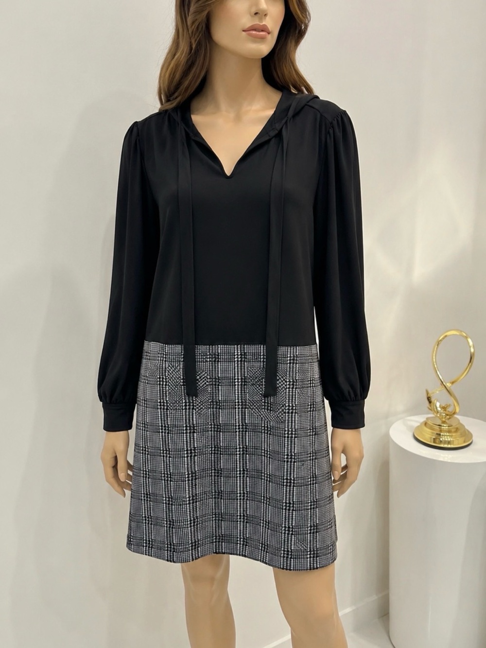 Tommy Hilfiger Black Gray Plaid Midi Dress Long Sleeve V-Neck Women’s Sise P 12